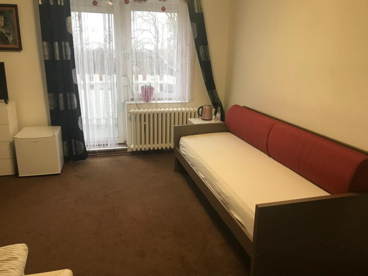 Homestay U Hanky Zdiby エクステリア 写真
